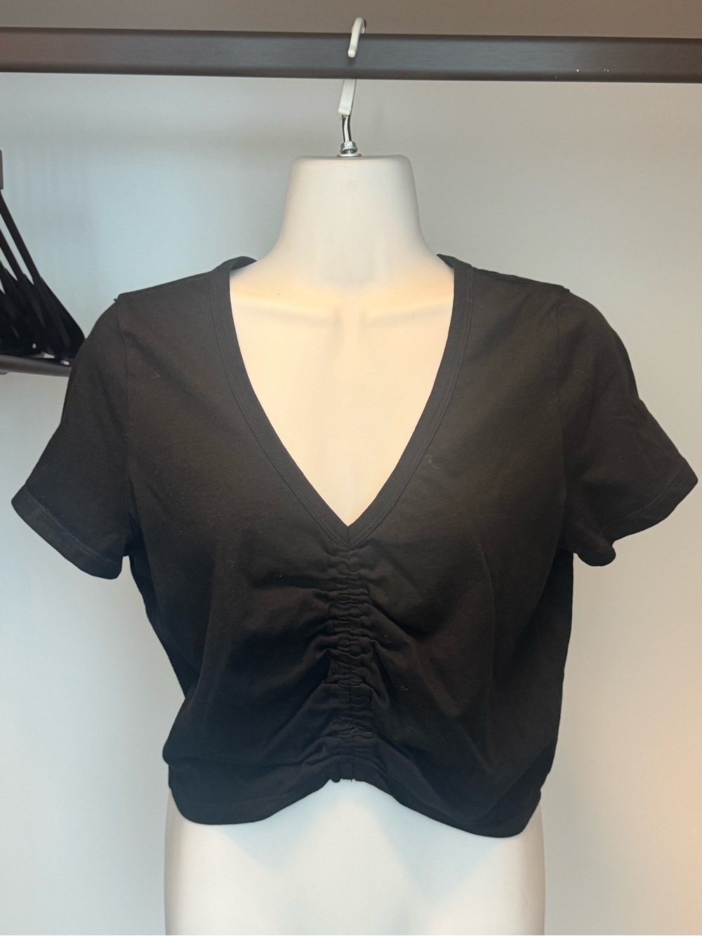 Aritzia Black Ruched V-Neck Crop Tee